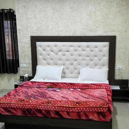 R.S Hotel & Restaurant Amritsar Eksteriør bilde