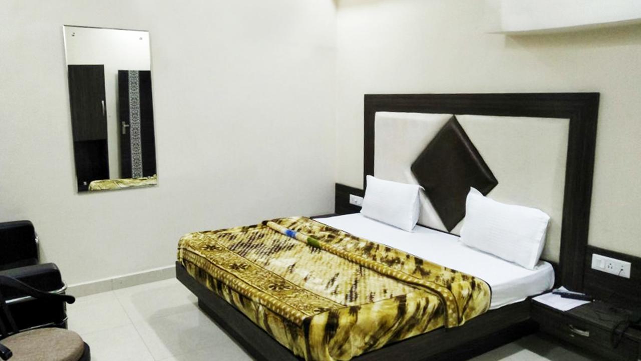 R.S Hotel & Restaurant Amritsar Eksteriør bilde