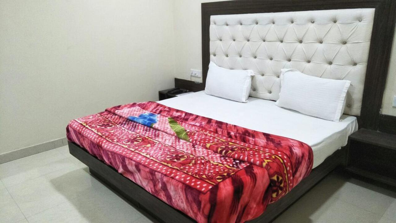 R.S Hotel & Restaurant Amritsar Eksteriør bilde